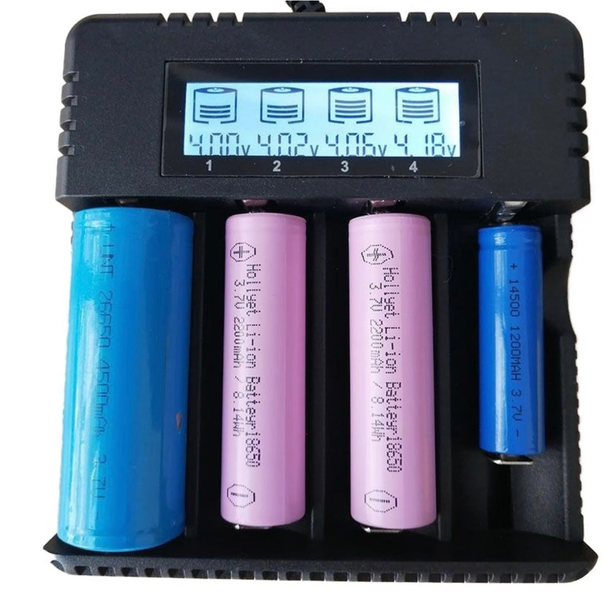 INCARCATOR PENTRU BATERII, UNIVERSAL, 3000MA, 4.2V, ECRAN LCD, CAPACITATE 4 BATERII